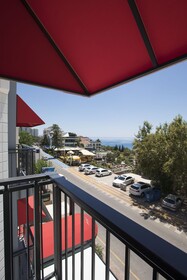 Pure Blanche Hotel