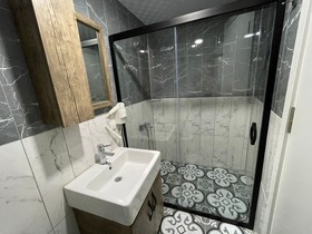 Seven City Hotel