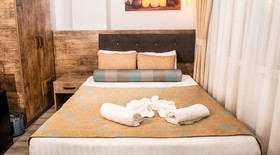 Seven City Hotel