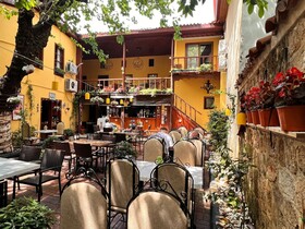 Tarihi Sari Konak