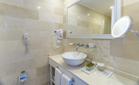 Wise Hotel & Spa