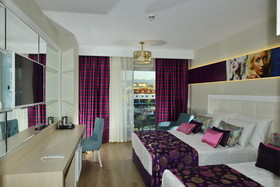 Azura Deluxe Resort & Spa Hotel