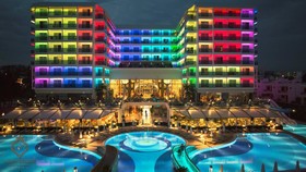 Azura Deluxe Resort & Spa Hotel