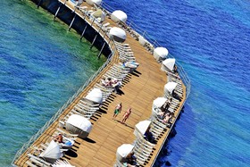 Azura Deluxe Resort & Spa Hotel