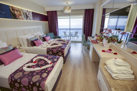 Azura Deluxe Resort & Spa Hotel