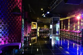 Azura Deluxe Resort & Spa Hotel
