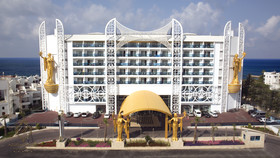 Azura Deluxe Resort & Spa Hotel