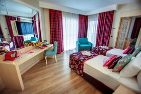 Azura Deluxe Resort & Spa Hotel