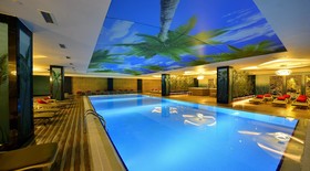 Azura Deluxe Resort & Spa Hotel