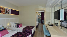 Azura Deluxe Resort & Spa Hotel