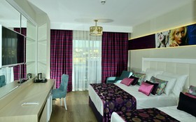 Azura Deluxe Resort & Spa Hotel