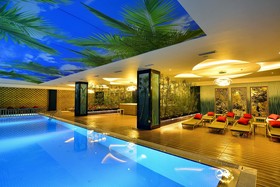Azura Deluxe Resort & Spa Hotel