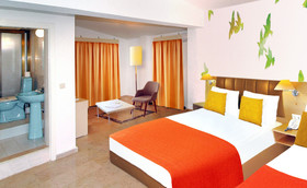 Club Aqua Plaza