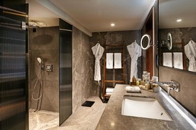 Rixos Sungate