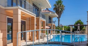 The Wind Sycamore Holiday Villas