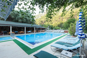 Canada Hotel & Bungalows