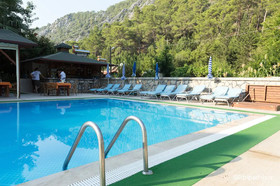 Canada Hotel & Bungalows