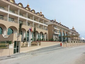Well Palace Side