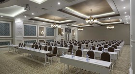Karmir Resort & Spa