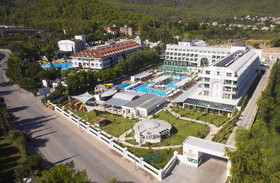 Karmir Resort & Spa