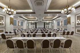 Karmir Resort & Spa