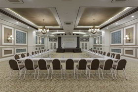 Karmir Resort & Spa