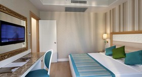 Karmir Resort & Spa