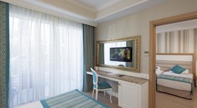 Karmir Resort & Spa
