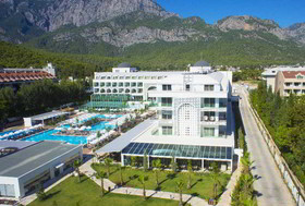 Karmir Resort & Spa