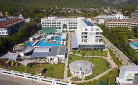 Karmir Resort & Spa