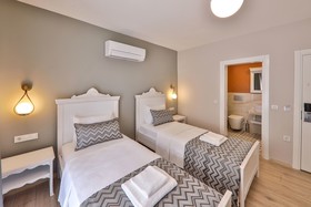 Lora Kas Otel