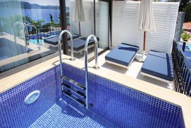 Nur Beach Hotel