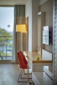 Akra Kemer