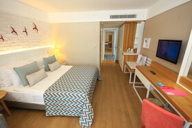 Akra Kemer