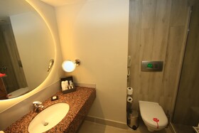 Akra Kemer