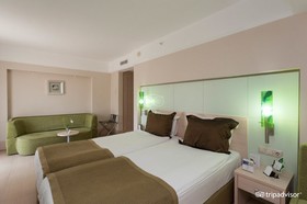 Ambassador Plaza Hotel