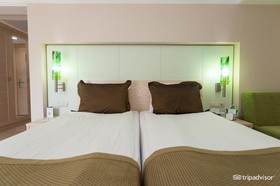 Ambassador Plaza Hotel