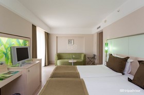 Ambassador Plaza Hotel