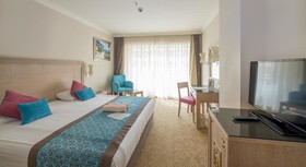 Crystal De Luxe Resort & Spa