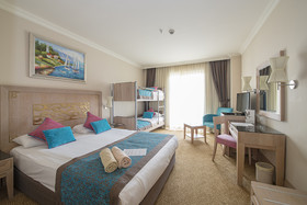 Crystal De Luxe Resort & Spa