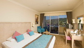 Crystal De Luxe Resort & Spa