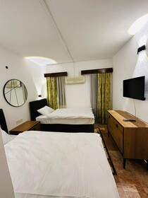 Jest Otel