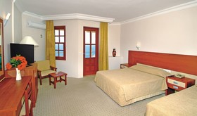 Anitas Beach Hotel
