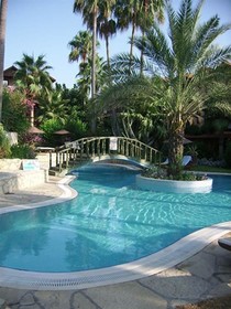 Club Tropical Beach Hotel