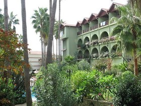 Club Tropical Beach Hotel