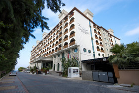 Quattro Beach Spa & Resort Hotel