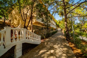 Senza Garden Holiday Club