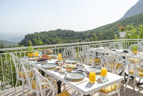 Apa Mountain Lodge