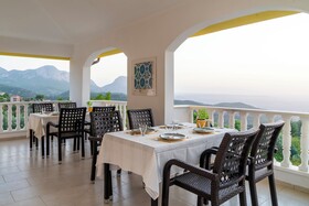 Apa Mountain Lodge