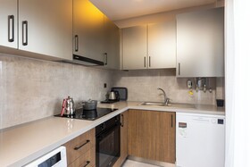 Bi Suites